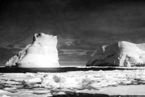 Bilde av Isfjell forut.